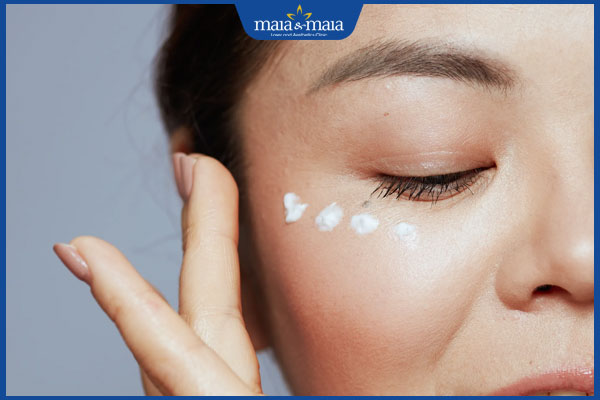 Trang điểm che quầng thâm mắt thế nào cho hiệu quả? Hướng dẫn tips chi tiết nhất 4 bôi kem trị thâm mắt