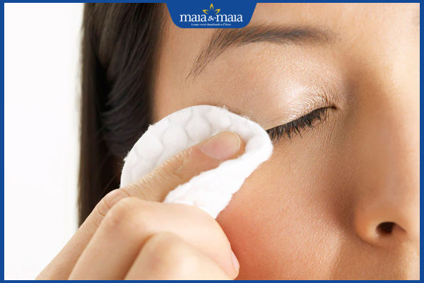 Bật mí 6 mẹo trị thâm mắt bằng sữa tươi đơn giản bất ngờ 5 làm sạch vùng mắt