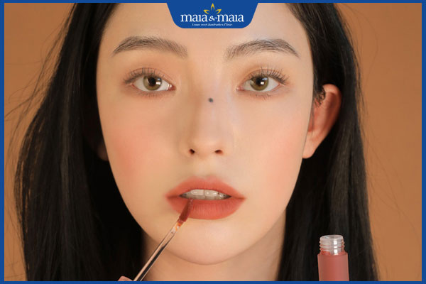 Gợi ý 6 màu son hợp với da ngăm môi thâm và đẹp tự nhiên 3 màu son đỏ nâu