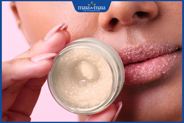 Môi có vết thâm đen tiềm ẩn bệnh lý gì? Có nguy hiểm không? 4 sản phẩm tẩy tế bào chết