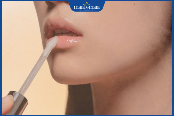 thoa dưỡng môi bằng vitamin e