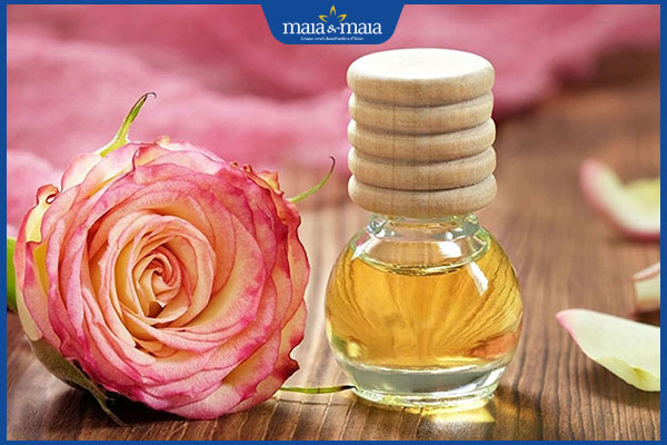 Tổng hợp danh sách 6 loại tinh dầu trị thâm môi hiệu quả 3 tinh dầu hoa hồng