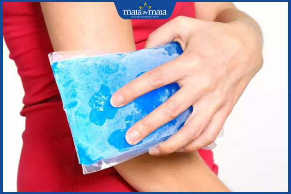 chườm lạnh ở tay