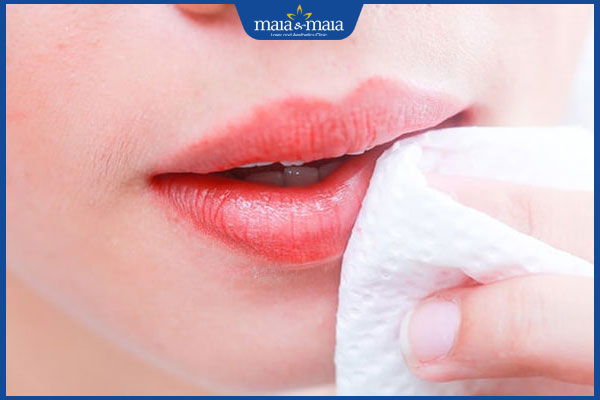 Cách đánh son cho môi thâm lên chuẩn màu và đẹp tự nhiên 4 tẩy trang môi