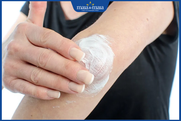thoa kem khuỷu tay