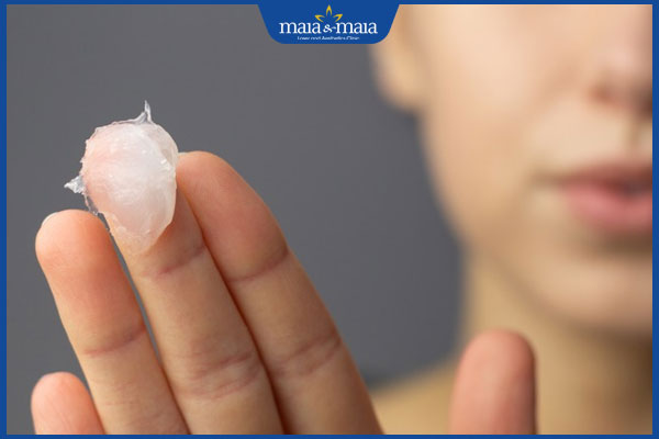 Gợi ý cách làm mềm da, trị thâm đầu gối bằng vaseline 4 thoa vaseline