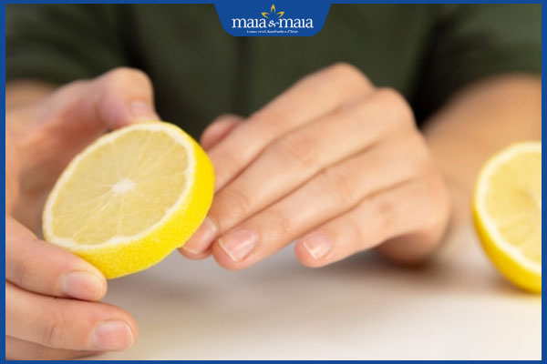 3 cách chữa nấm móng tay bằng chanh và hiệu quả thực tế 2 chà chanh lên móng tay