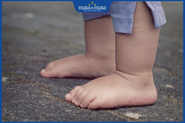 trể đi chân đất