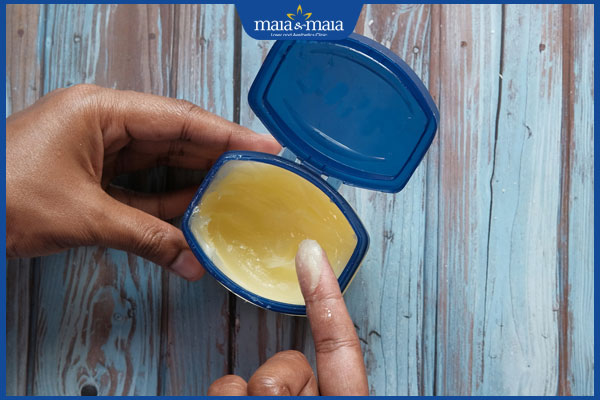 Dưỡng tóc bằng vaseline hiệu quả không? Gợi ý cách thực hiện 3 bôi vaseline