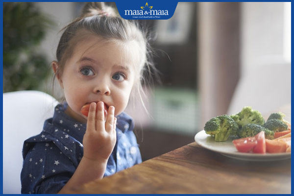 Trẻ chậm mọc tóc thiếu chất gì? Cách cải thiện hiệu quả 3 trẻ ăn uống