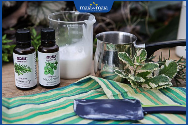 Dầu hương thảo dưỡng tóc tốt không? Công dụng và cách dùng 3 trộn dầu hương thảo vào dầu xả