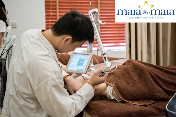 Hình ảnh: Thạc sĩ- Bác sĩ Nguyễn Văn Hoàn đang nâng cơ trẻ hóa cho khách hàng tại Mai&Maia Hình ảnh: Thạc sĩ- Bác sĩ Nguyễn Văn Hoàn đang nâng cơ trẻ hóa cho khách hàng