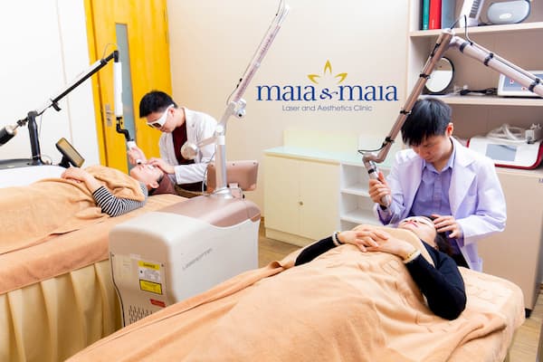 Hình ảnh: Bác sĩ đang hỗ trợ điều trị sẹo bằng Laser Mixel LASER MIXEL